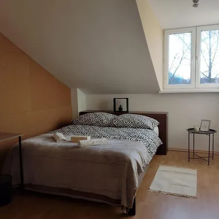 Quiet And Comfy In Rum i privatbostad Kraków